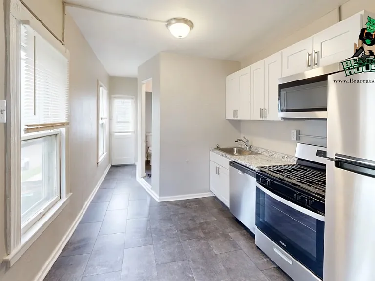 133 Beethoven St #1 — Photo 3