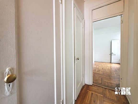 5th image of 156 Vernon Ave APT 1D