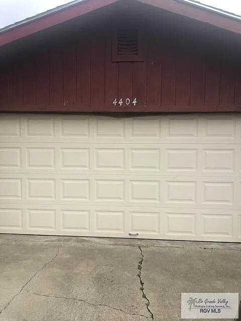 3 bed, 2.0 bath, 1176 sqft, $1,600 — Photo 2