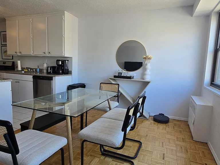 401 2nd Ave #22G — Photo 3