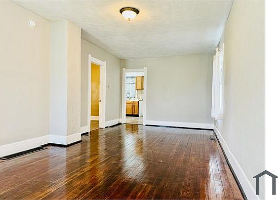 4th image of 620 E Streicher St