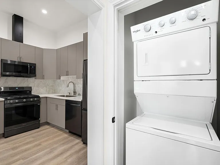 10327 Vanalden Ave — Photo 21