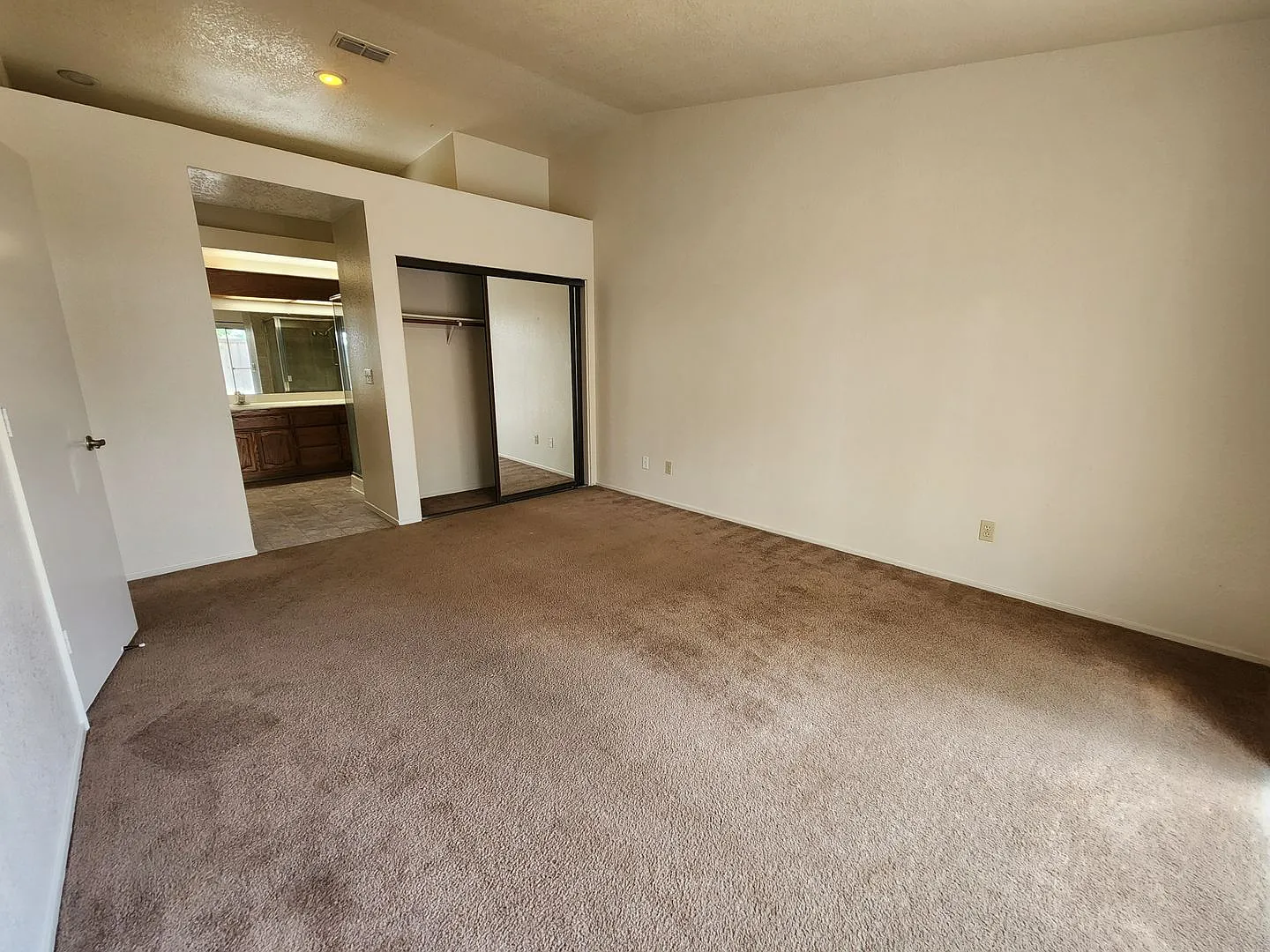 8023 Bugatti Ct - Sacramento 95828 — Photo 4