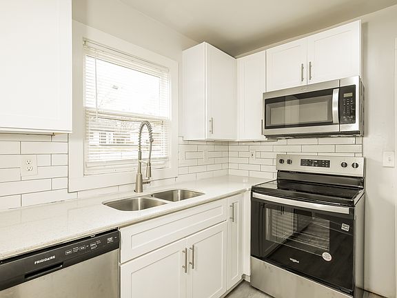 3rd image of 3675 Crestwood Pkwy #B