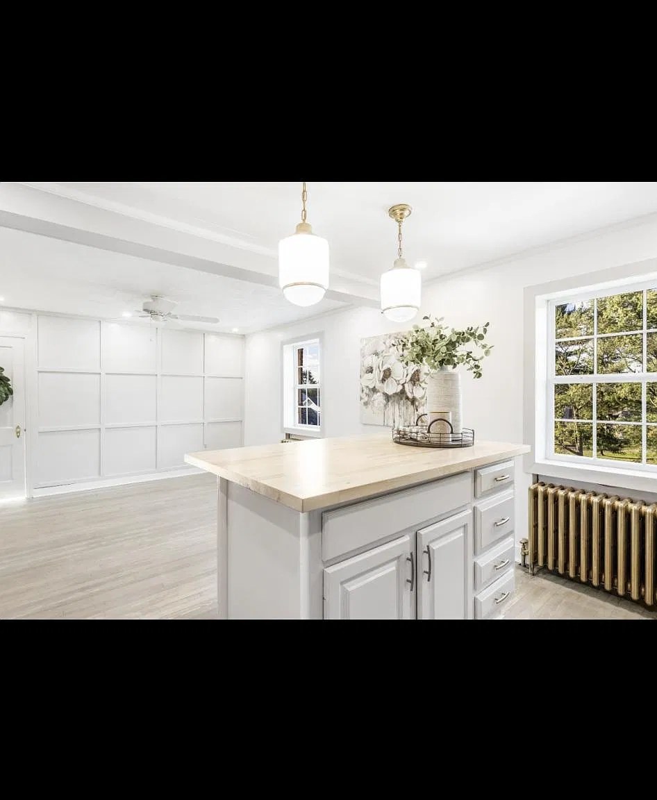 379 Bairdford Rd — Photo 2