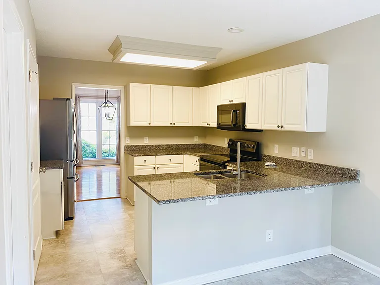 1705 Waterclose Ct — Photo 11
