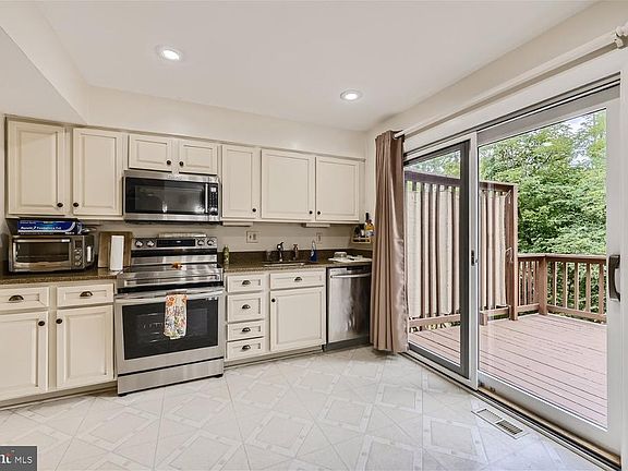 5th image of 9487 Clocktower Ln
