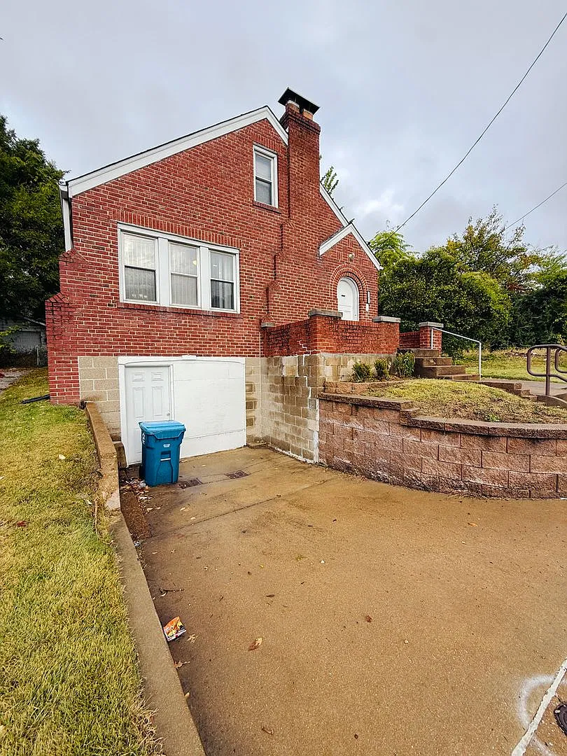 Large 2 bed home for Rent — Photo 2