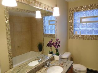 4620 Fishermans Ter APT 1W, Lyons, IL 60534