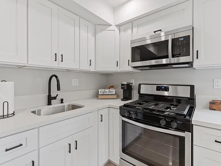 6038 W 75th St — Photo 3
