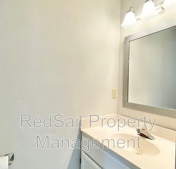 110 Souverain Lndg — Photo 7
