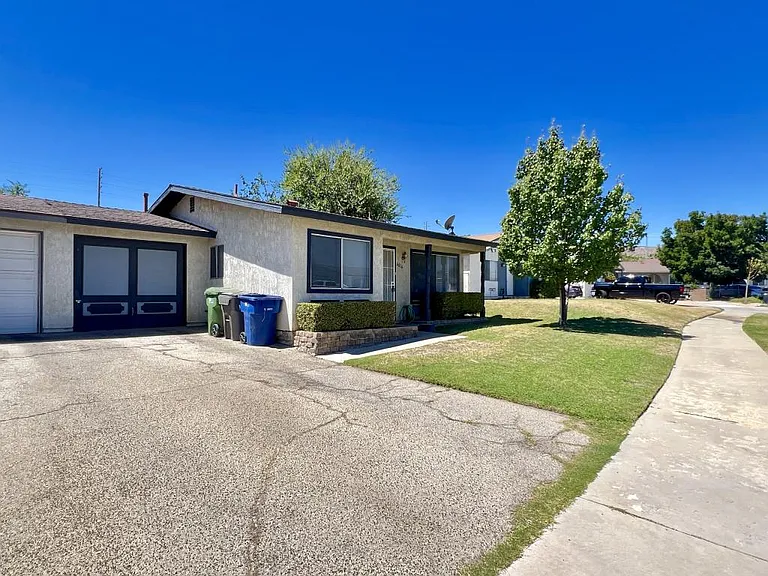 6816 Hemp Ct — Photo 2