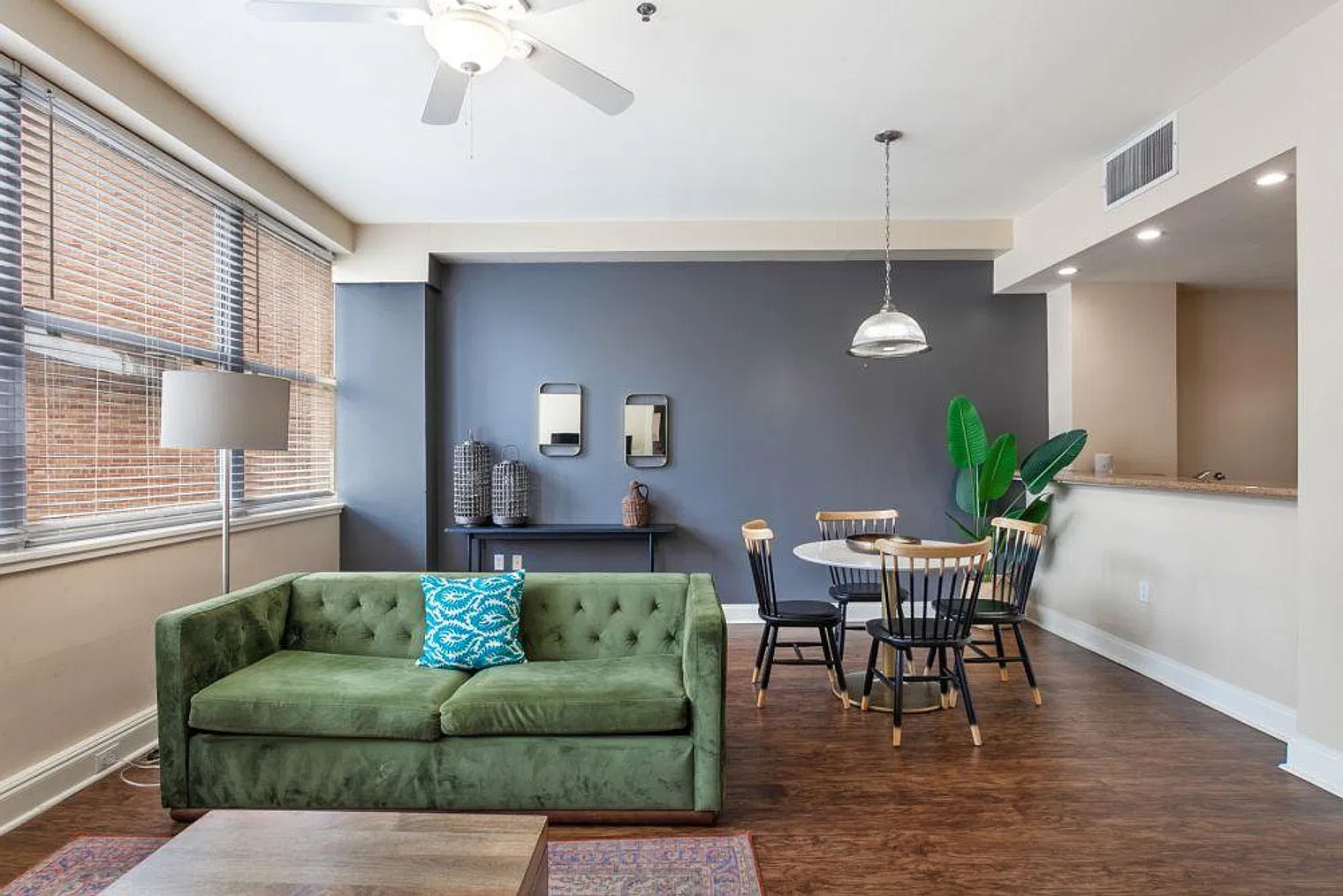 1 bed, 2.0 bath, 430 sqft, $4,317 — Photo 2