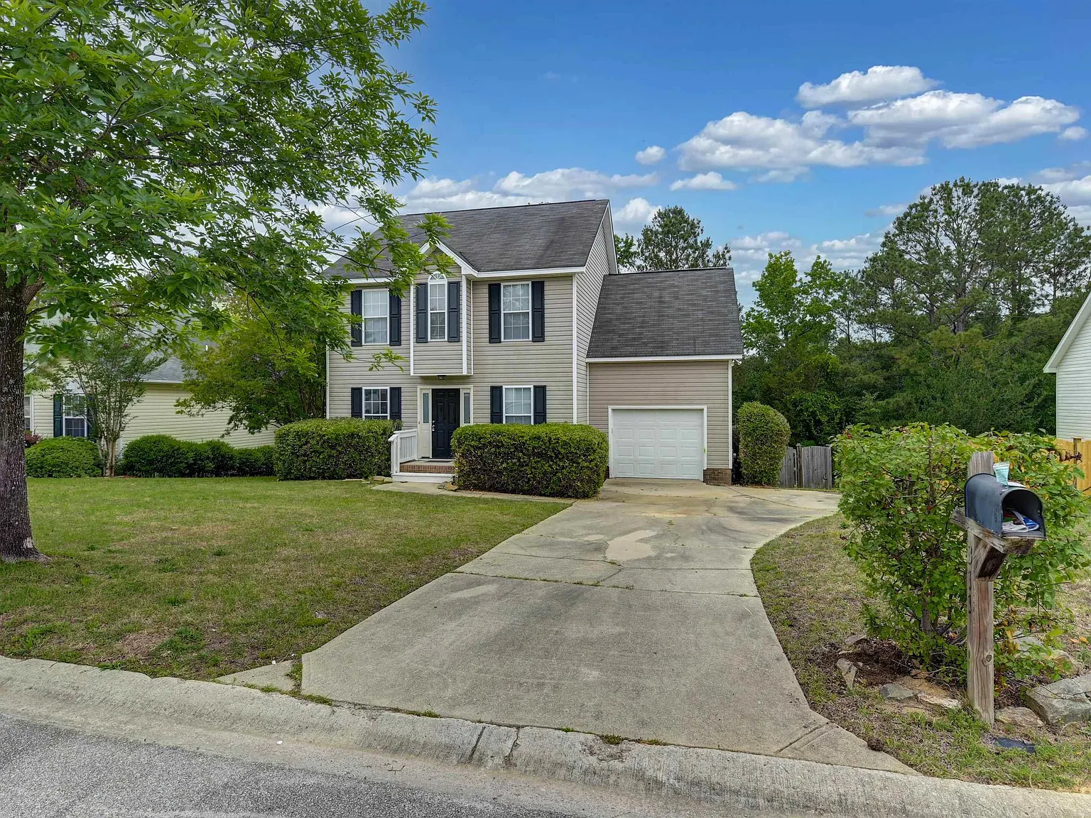 4 bed, 1800 sqft, $1,725 — Photo 2