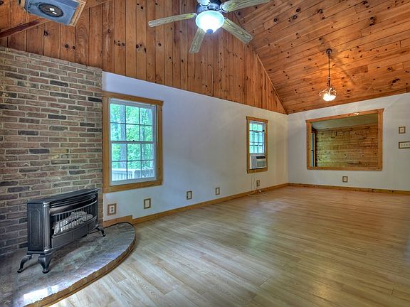 3rd image of 94 Woodglen Ct