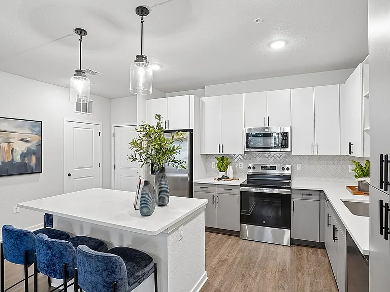 13-web-or-mls-4555 Grv Spgs Cir-Unit 107-S1605-013