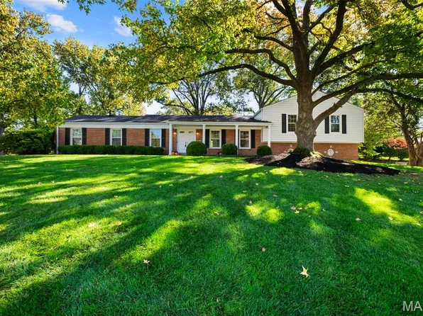 540 Fairways Cir, Saint Louis, MO 63141