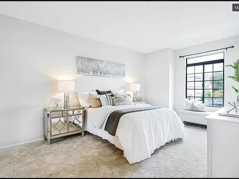24 Washington Square Dr — Photo 14