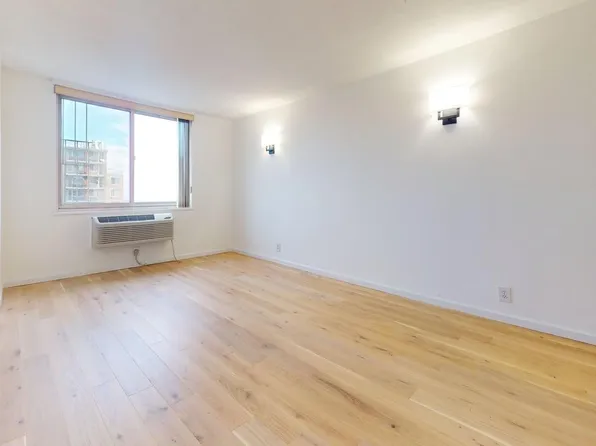 118-17 Union Turnpike image 22 of 49