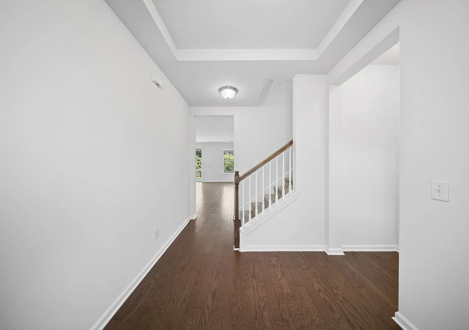 Four Bedroom Home in Picket Fences — Photo 3