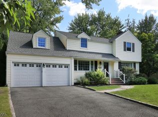 31 Homestead Ter, Scotch Plains, NJ 07076