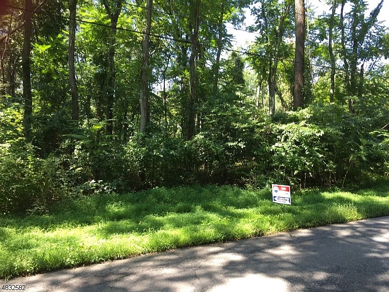 2nd image of 5 Featherbed Ln
