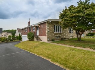 806 Charette Rd, Philadelphia, PA 19115