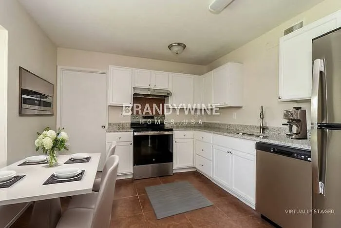 802 Edgemont Dr — Photo 10