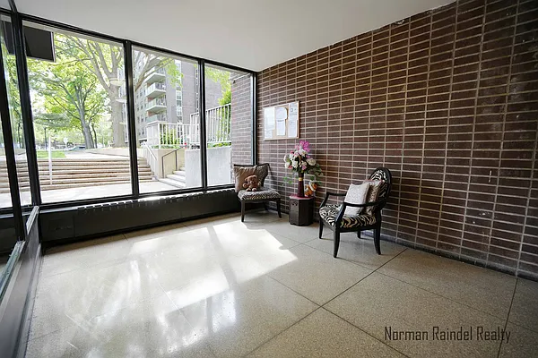 Rented by Norman Raindel, LREB | media 27