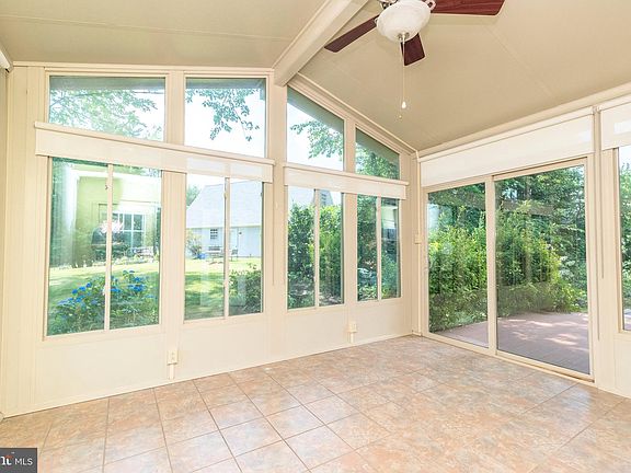 4th image of 15 Windemere Ct