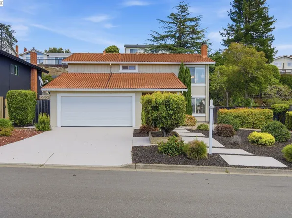 27966 El Portal Dr, Hayward, CA 94542