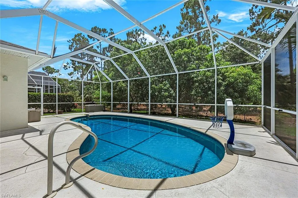 3 bed, 2.0 bath, 1764 sqft, $7,500 — Photo 2