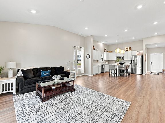 4th image of 624 Tuscany Trl