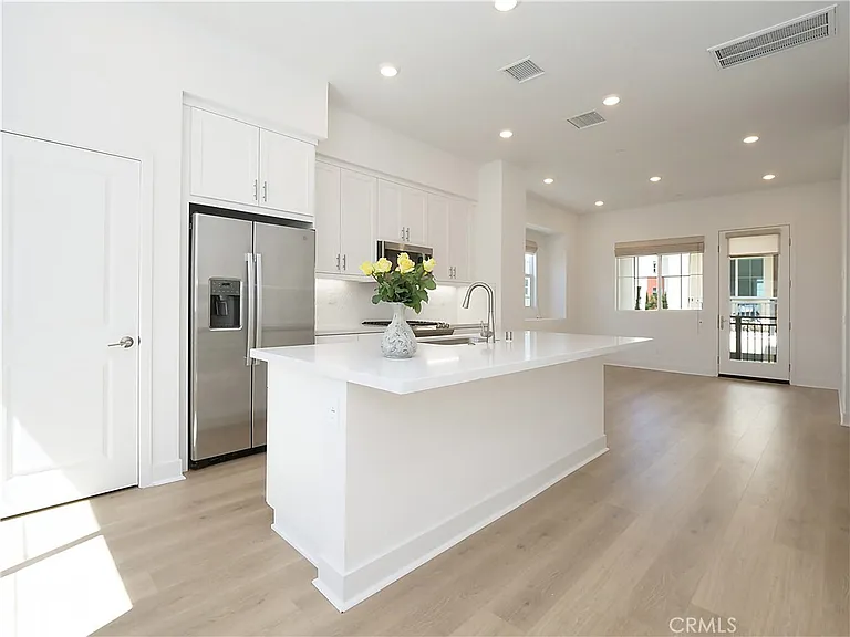 1645 W Hornet Dr — Photo 7