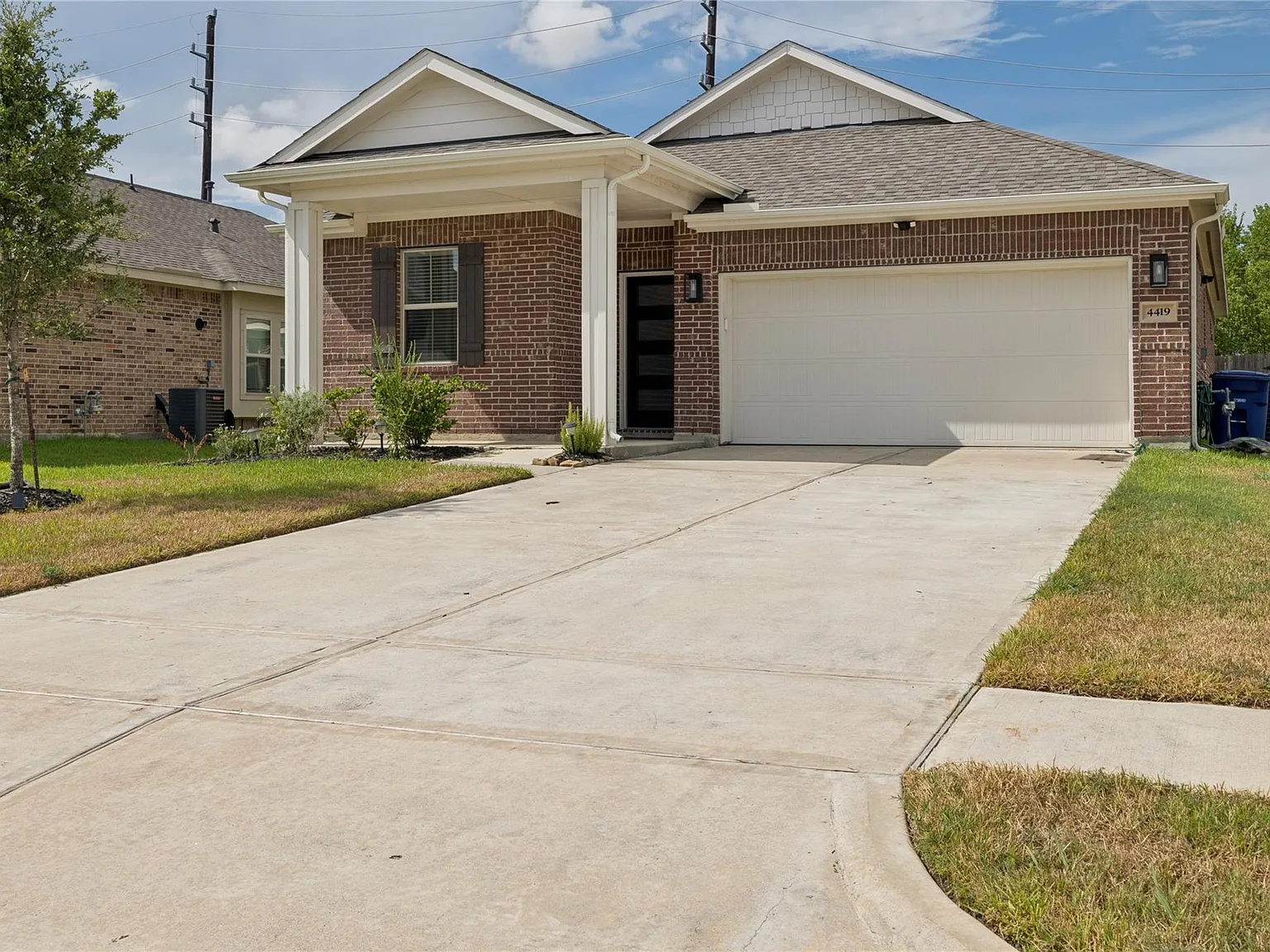 3 bed, 2.0 bath, 1845 sqft, $2,499 — Photo 3