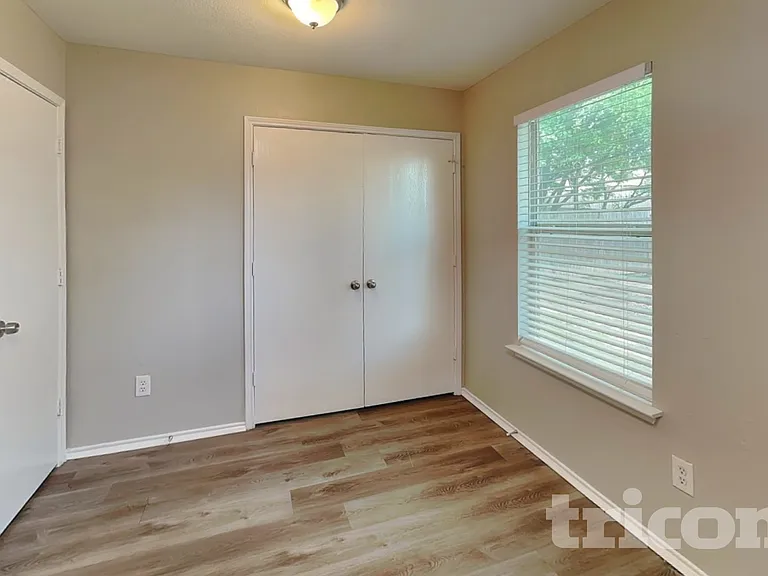 1320 Cleardale Dr — Photo 5