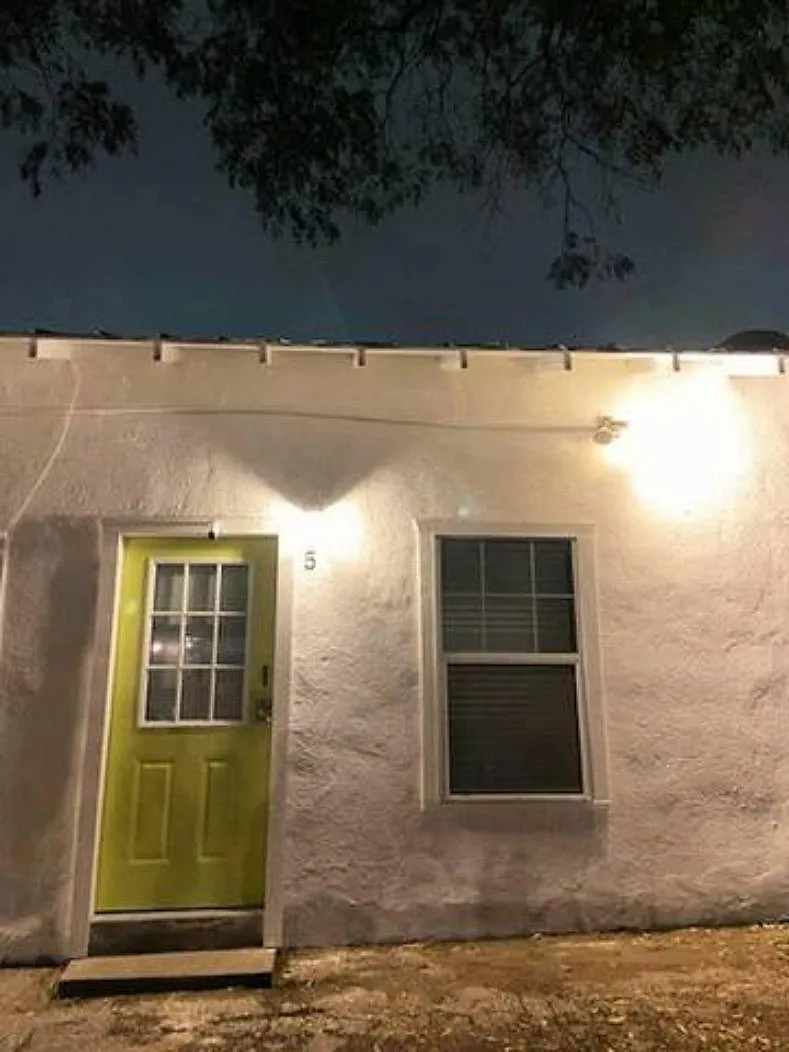 Studio, 400 sqft, $900 — Photo 3