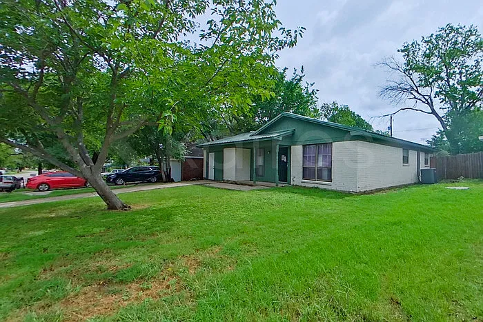 3 bed, 2.0 bath, 1362 sqft, $1,845 — Photo 2