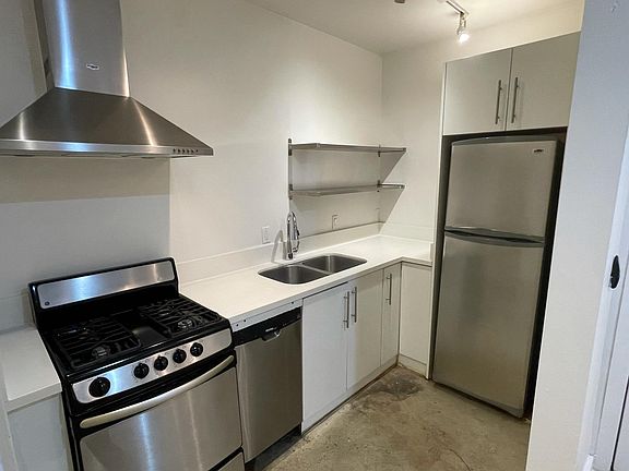 3rd image of 2117 Clinton St APT 102