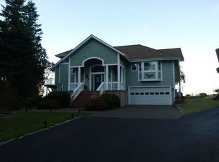 496 Eagle Crest Rd, Camano Island, WA 98282