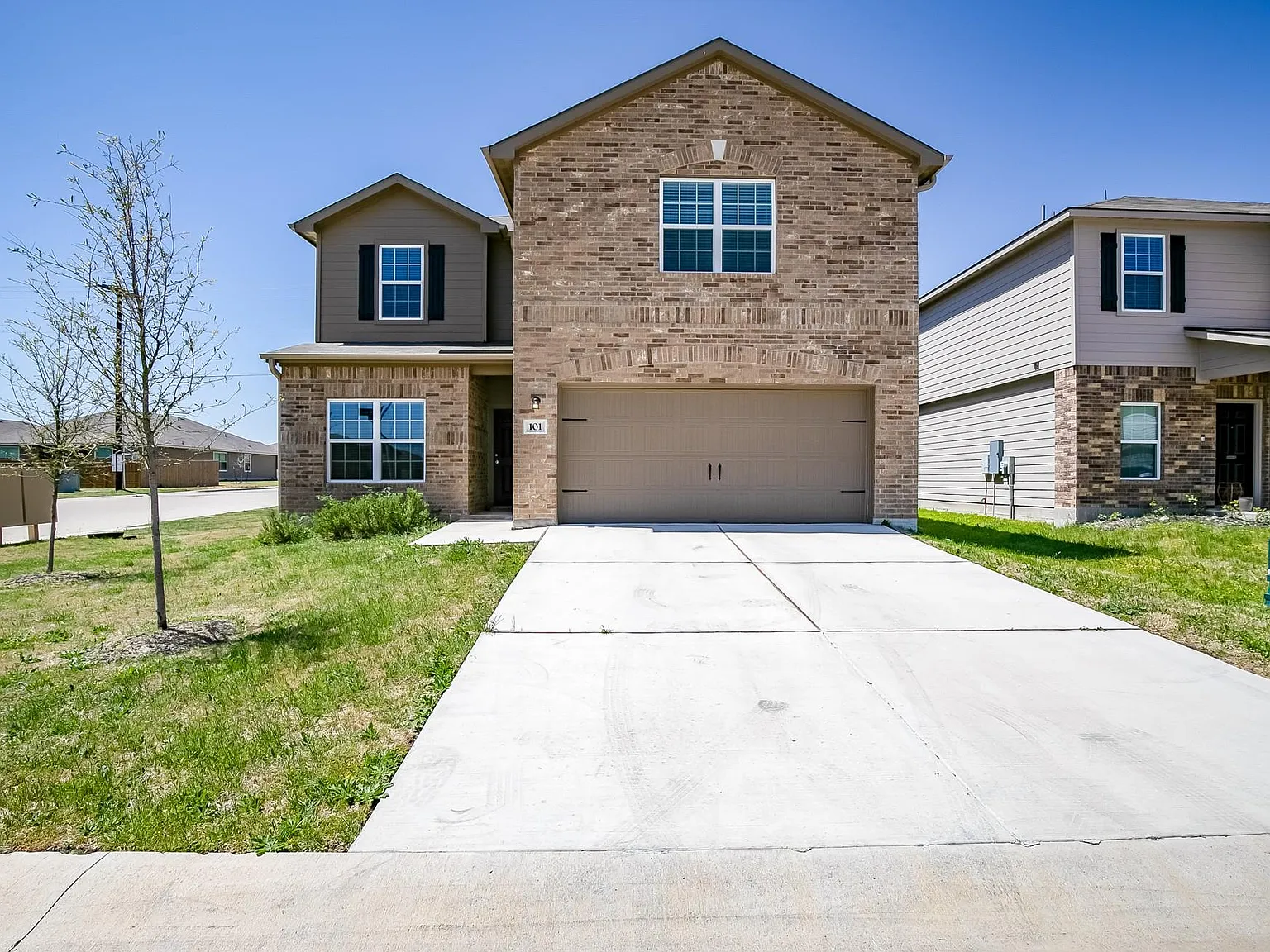 5 bed, 3.5 bath, 2578 sqft, $2,100 — Photo 1