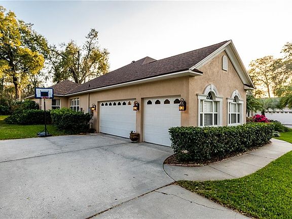 4th image of 2409 Valrico Forest Dr