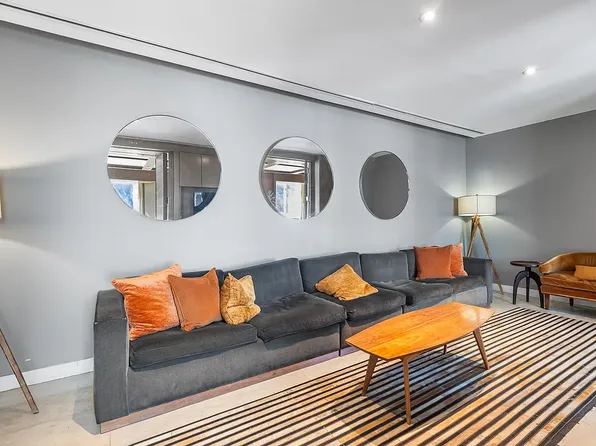 225 Rector Place image 14 of 27