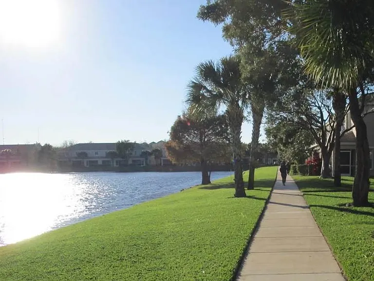 4616 Palmbrooke Cir — Photo 16