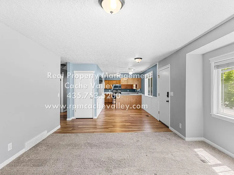 415 E 1150 N — Photo 2