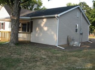806 N 7th St, Pawnee, IL 62558