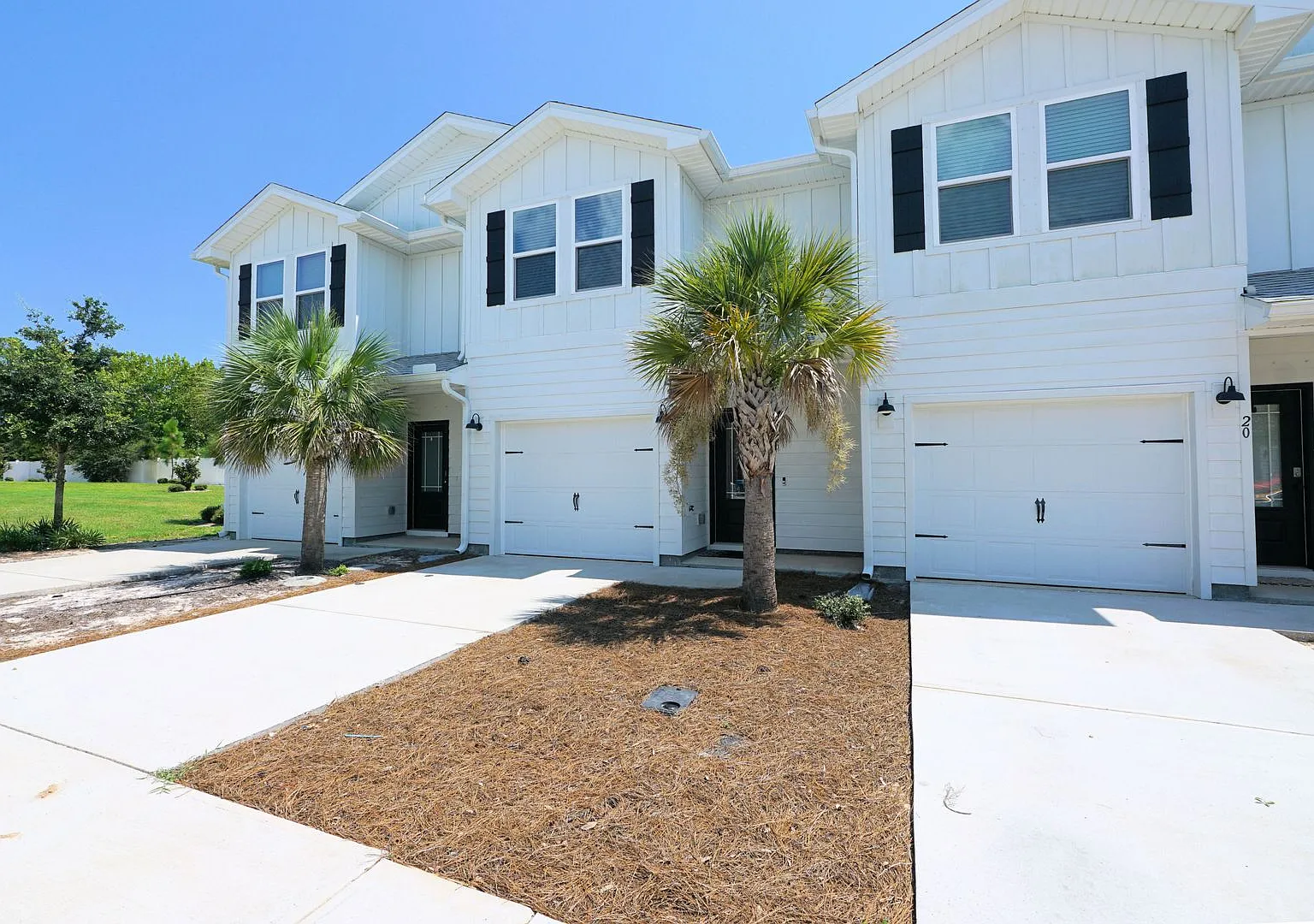 * Move In Special *Newer Townhome In Destin — Photo 1