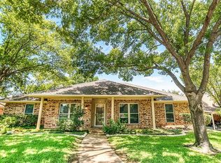 1903 Briarcrest Ln, Arlington, TX 76012