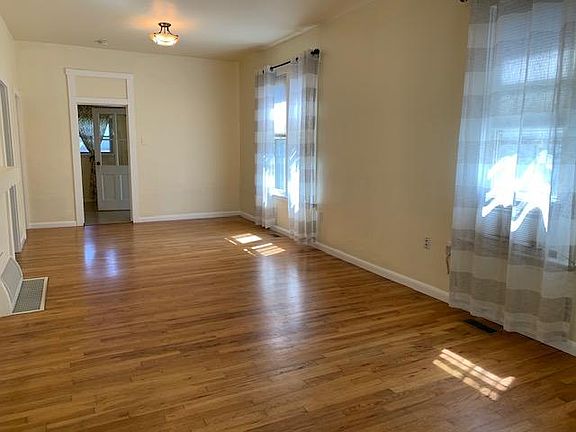4th image of 832 McKinley Ave