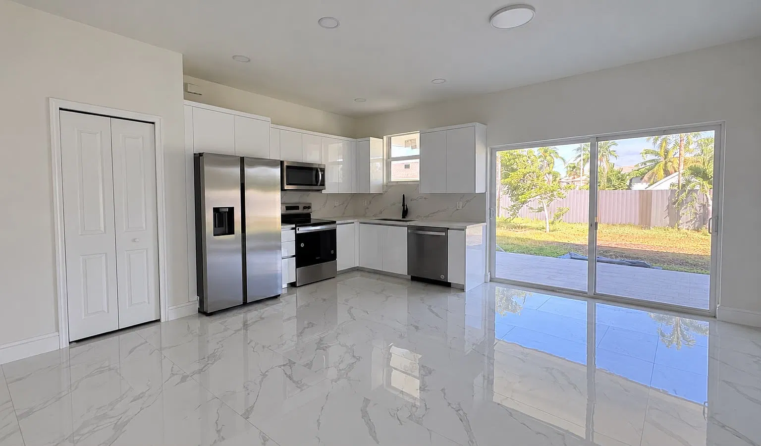 3 bed, 1600 sqft, $2,000 — Photo 2